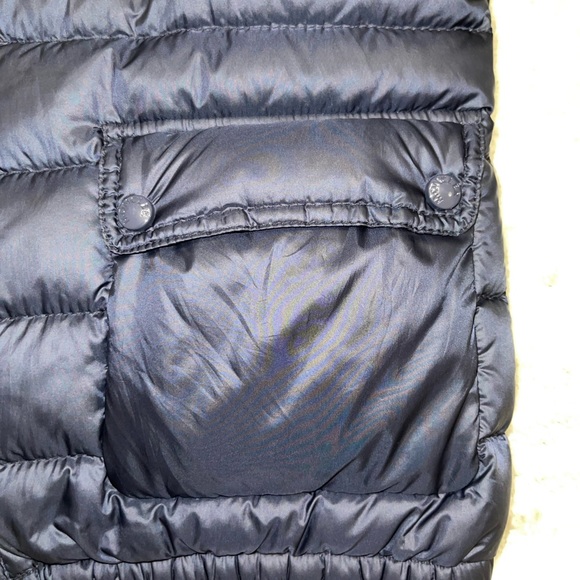 Navy Moncler jacket in perfect condition light weight and super comfortable - Picture 6 of 8